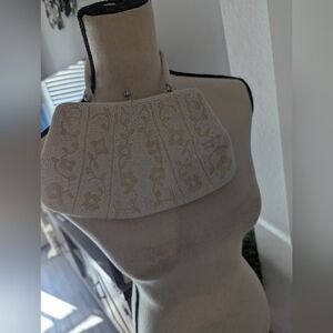 Elegant Pearlbead Handbag with Pearl Design And Accents.